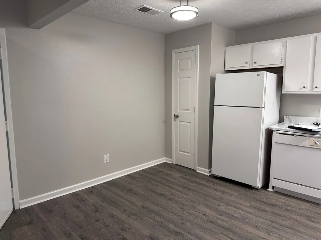 Rentals and Renovations - 1985 Campbell St C21