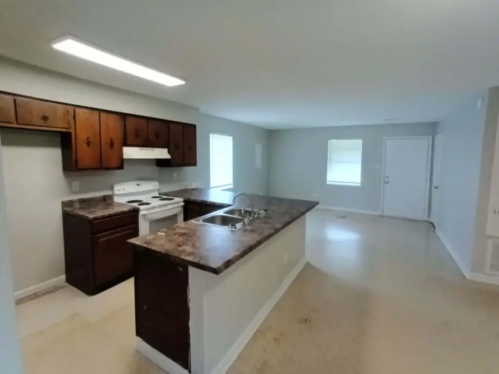 Rentals and Renovations - 48 Tracewood Cv