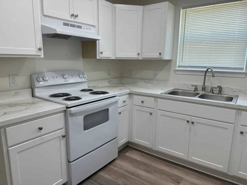222 Oak St B photo 2 of 8