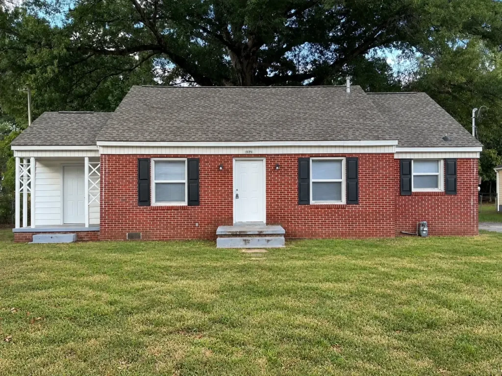 121 Iris Dr