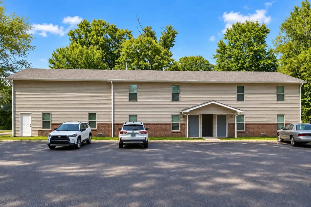 196 Greenfield Dr #8